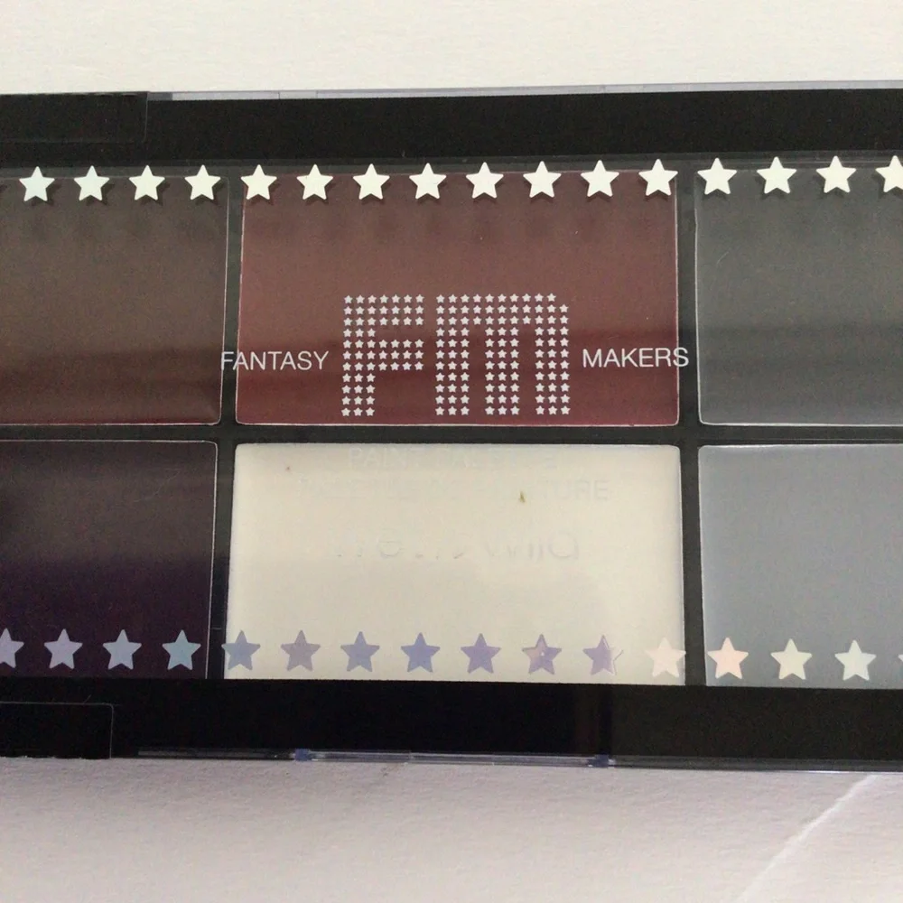 CLEARANCE MAKE OFFER ! WET N WILD HALLOWEEN FACE MAKEUP PALETTE IN SMOKEY NWT